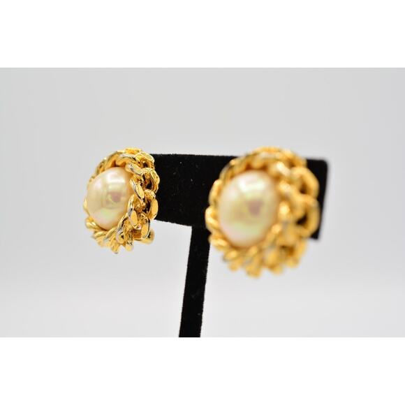 Christian Dior Vintage Pearl Clip On Earrings Gold Round Iridescent Signed BinW - Picture 3 of 12